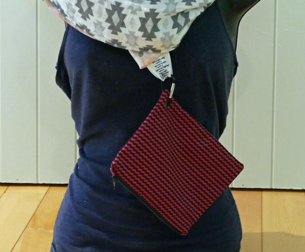 Petite pochette pour foulard multifonction
