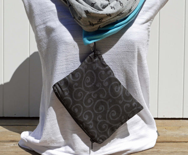 Petite pochette pour foulard multifonction