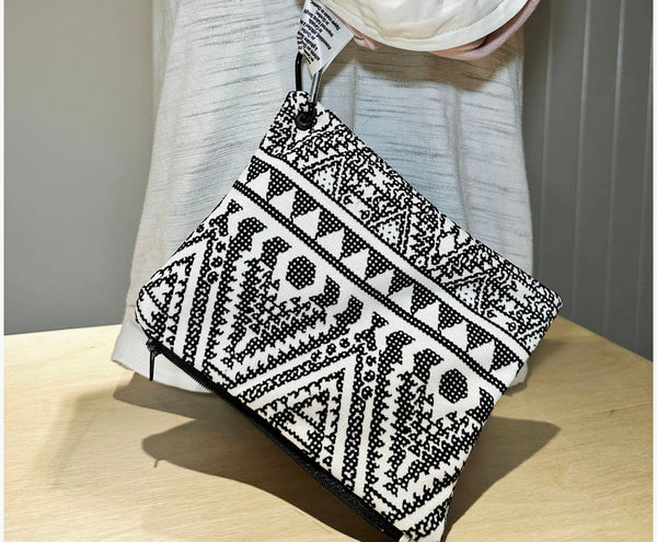 Petite pochette pour foulard multifonction