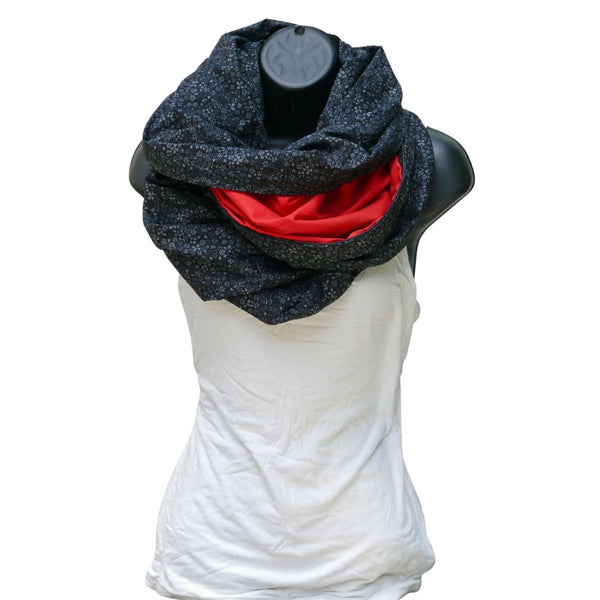 Foulard noir fleuri
