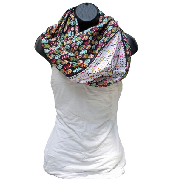 Foulard aux motifs de plumes
