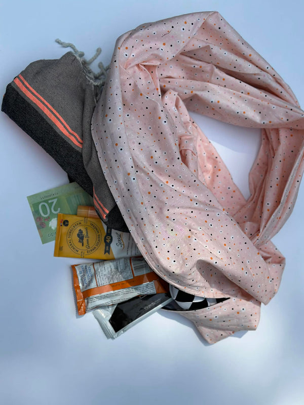 Foulard multifonction 5-en-1 en bambou rose pâle – léger, élégant et parfait pour l’été