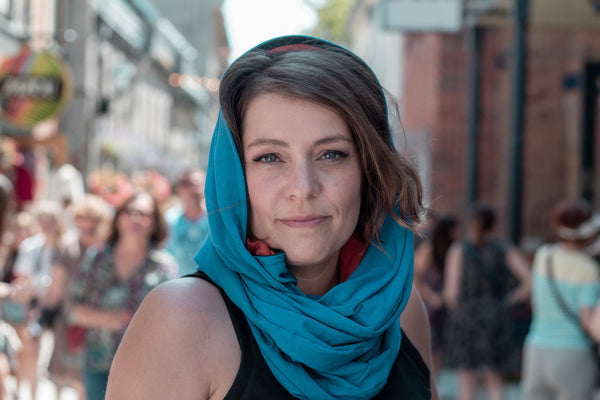 Foulard multifonction 5-en-1 en bambou bleu royal – conçu pour les sorties spontanées et les soirées qui s’étirent