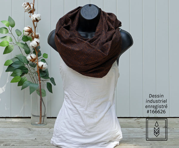Foulard brun fleuri