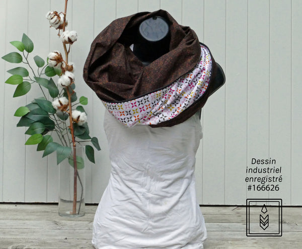 Foulard brun fleuri