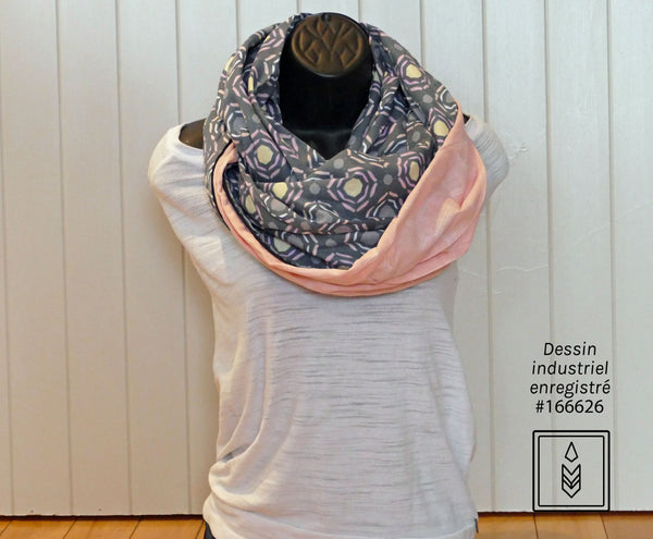 Infinity scarf with gray circles patterns