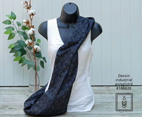Foulard noir fleuri