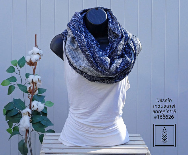 Le foulard Signature; élégant du bureau jusqu’aux soirées chic