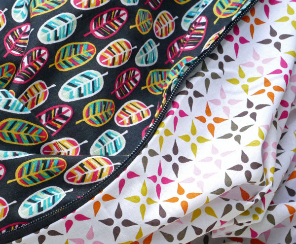 Foulard aux motifs de plumes