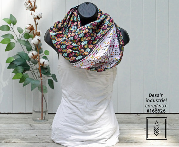 Foulard aux motifs de plumes