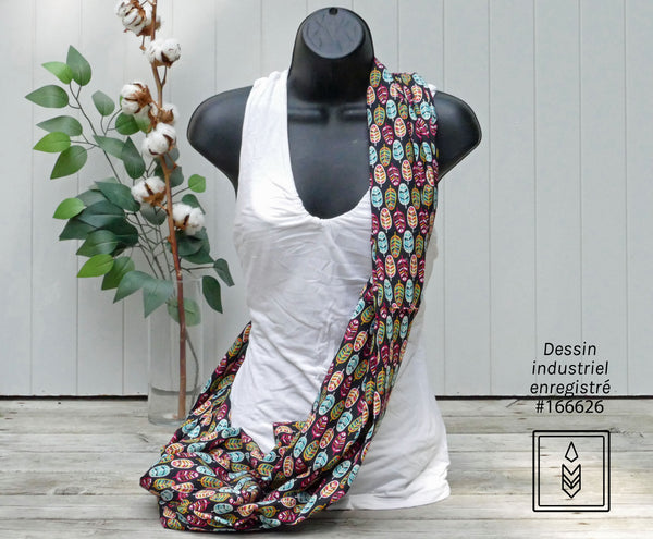 Foulard aux motifs de plumes