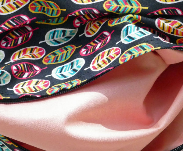 Foulard aux motifs de plumes