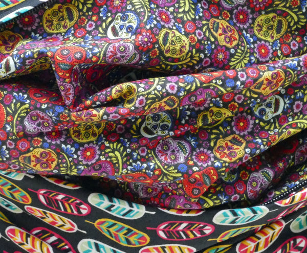 Foulard aux motifs de plumes