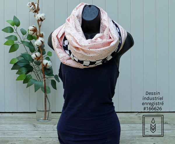 Foulard saumon aux motifs de pois