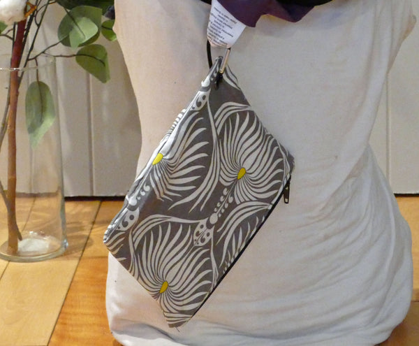 Petite pochette pour foulard multifonction