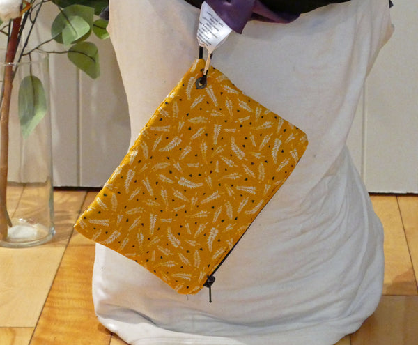 Petite pochette pour foulard multifonction