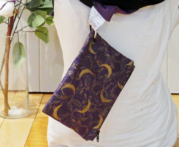 Petite pochette pour foulard multifonction