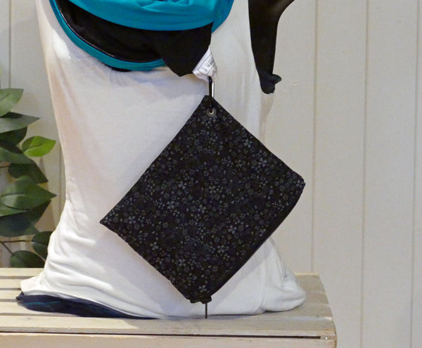 Petite pochette pour foulard multifonction