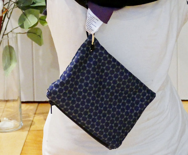 Petite pochette pour foulard multifonction