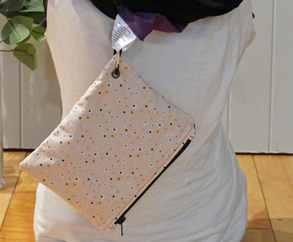 Petite pochette pour foulard multifonction