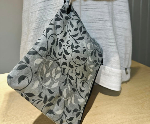 Petite pochette pour foulard multifonction