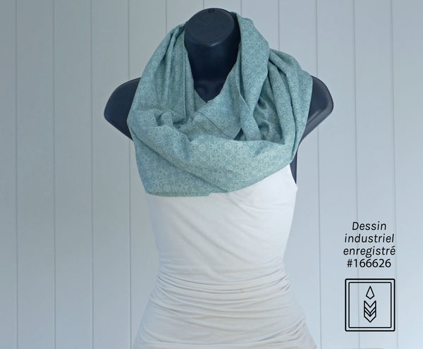 Gray-blue scarf with rosette patterns